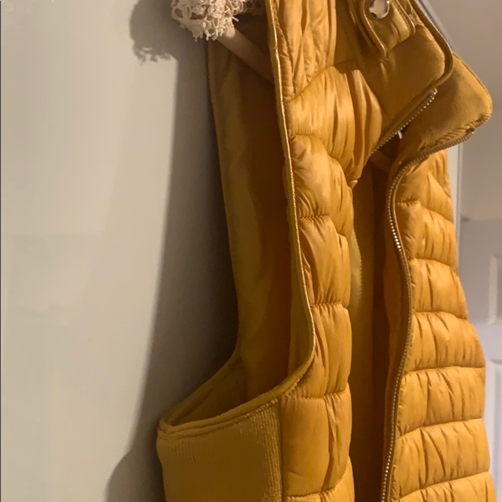 Vest - Picture 3 of 9